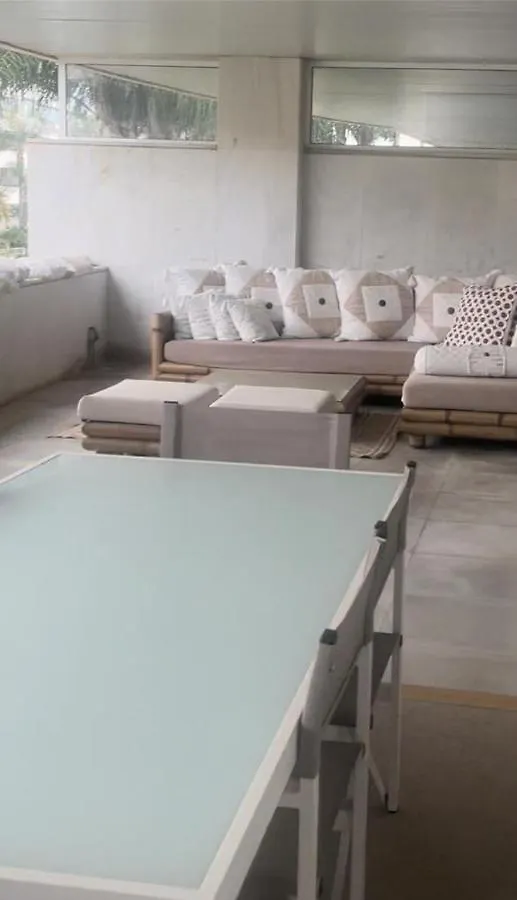 Embrujo De Banus - Spacious 2 Bedroom Apartment Steps Away From Beach Marbella