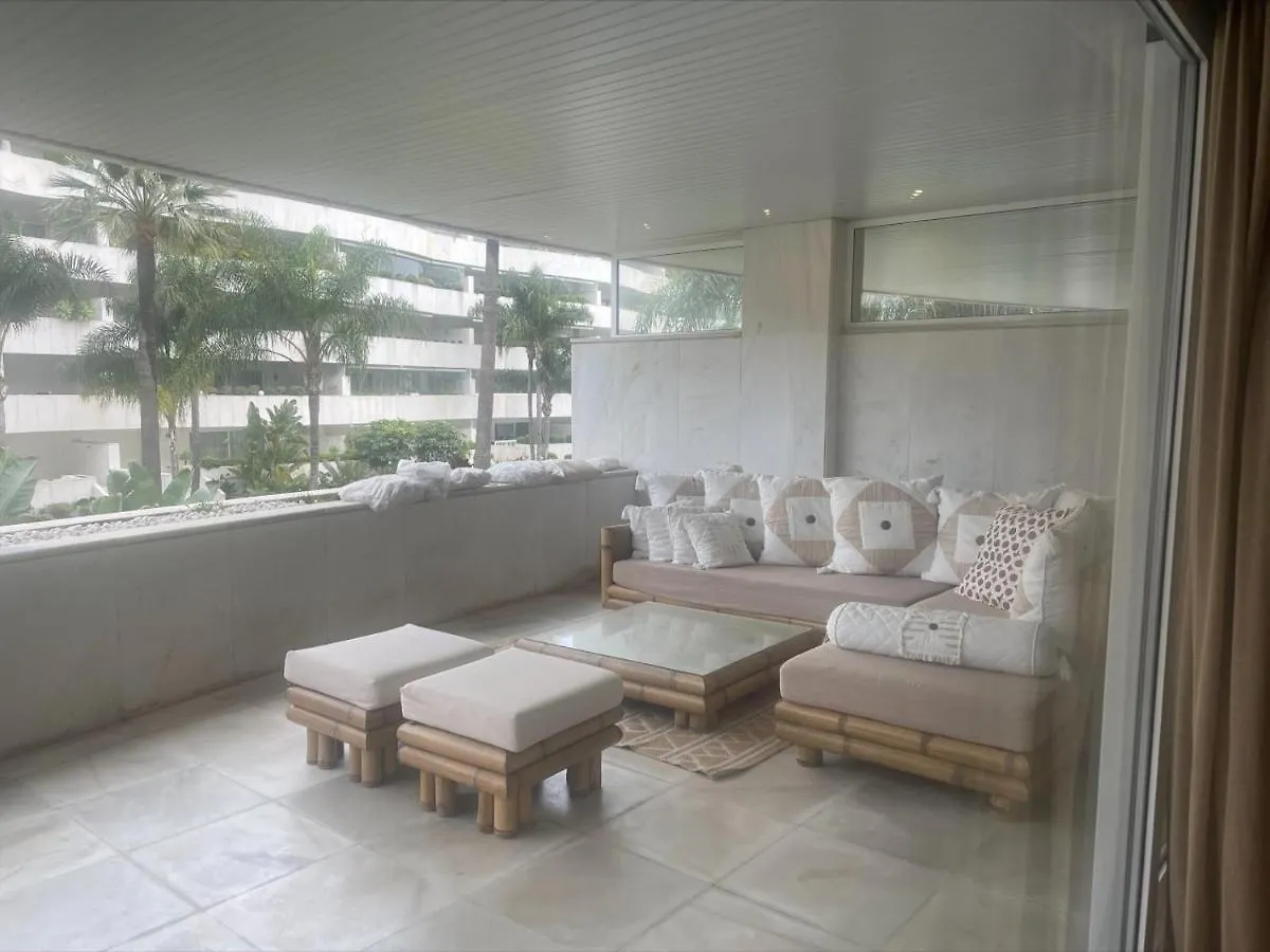 Embrujo De Banus - Spacious 2 Bedroom Apartment Steps Away From Beach Marbella 0*,  Hiszpania
