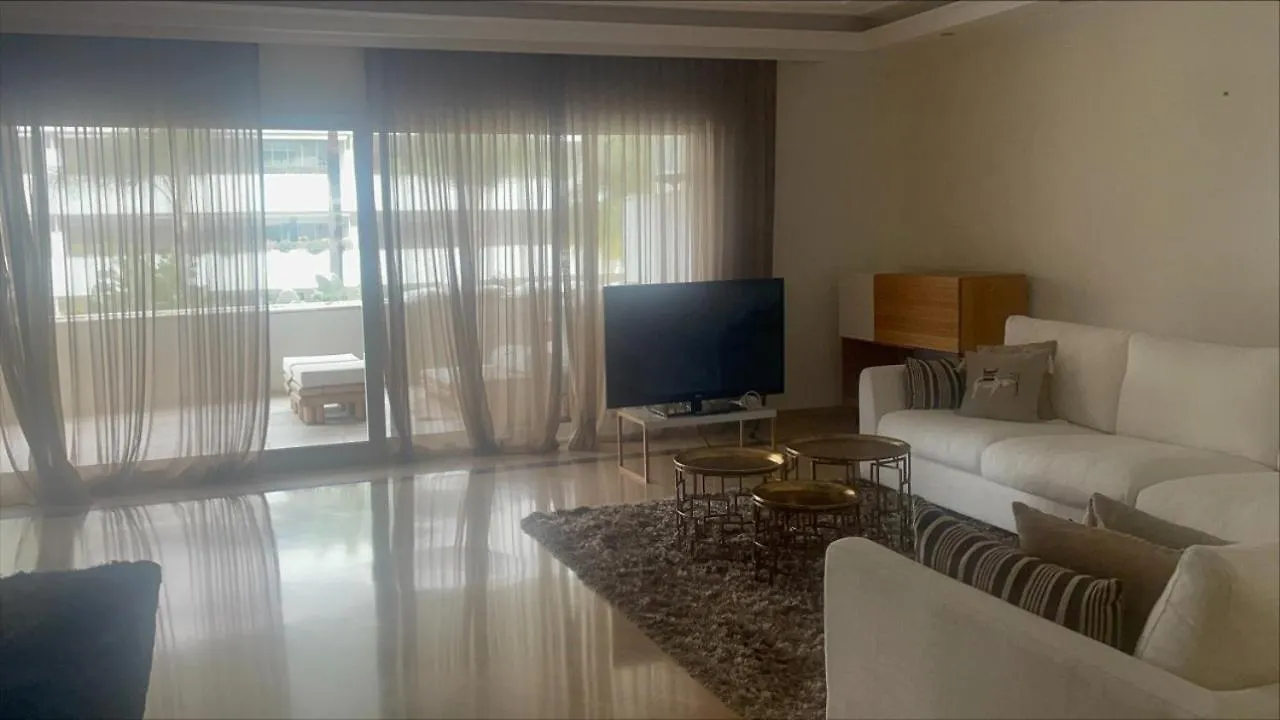 Embrujo De Banus - Spacious 2 Bedroom Apartment Steps Away From Beach Marbella Hiszpania