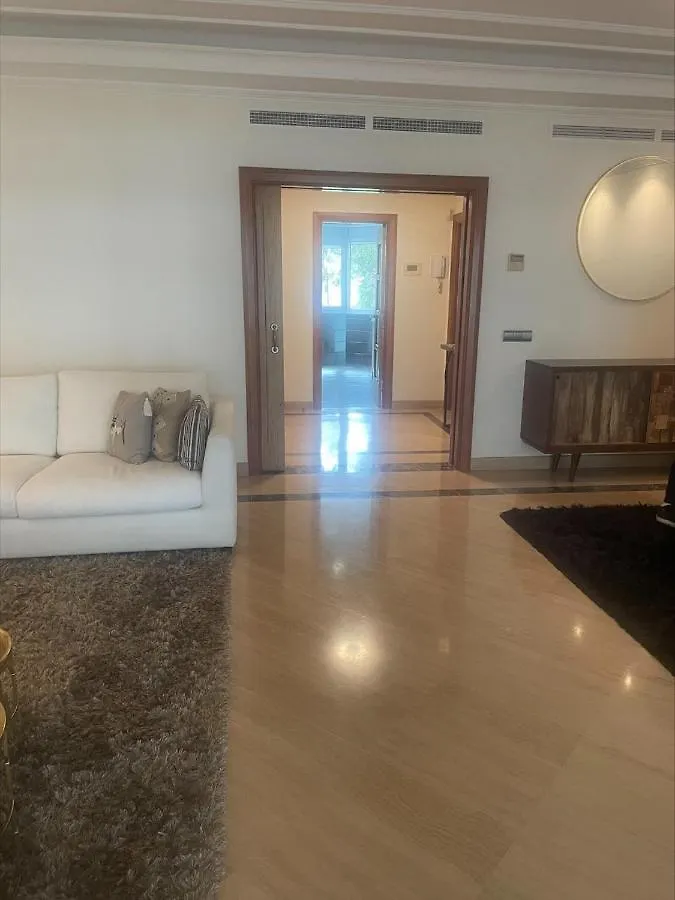 Embrujo De Banus - Spacious 2 Bedroom Apartment Steps Away From Beach Marbella