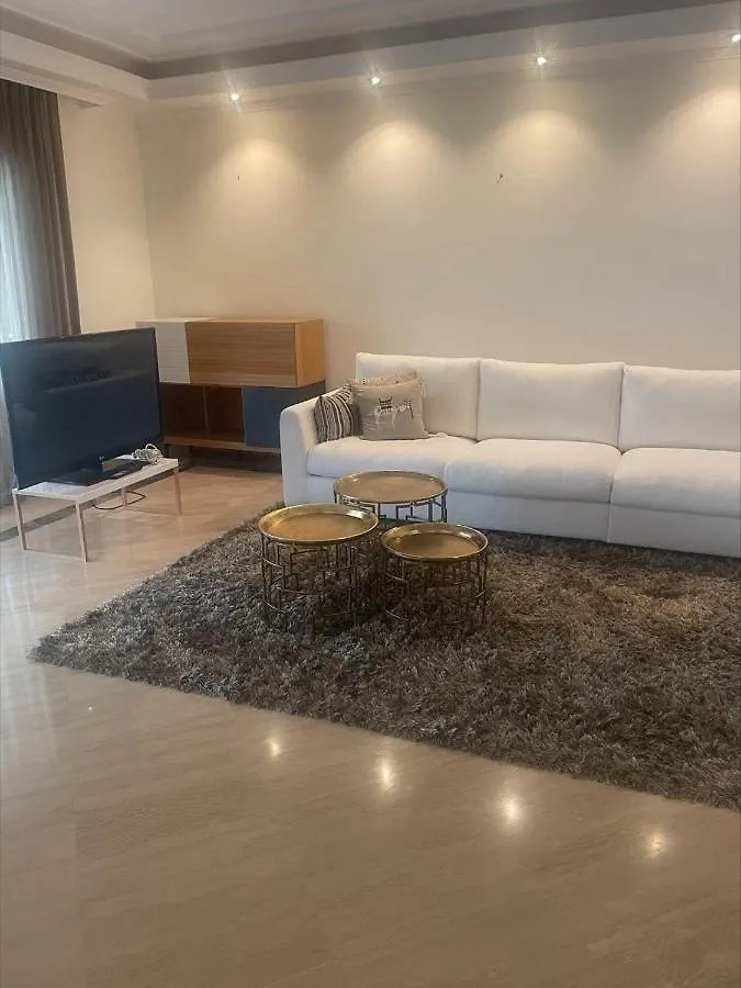 Embrujo De Banus - Spacious 2 Bedroom Apartment Steps Away From Beach Marbella