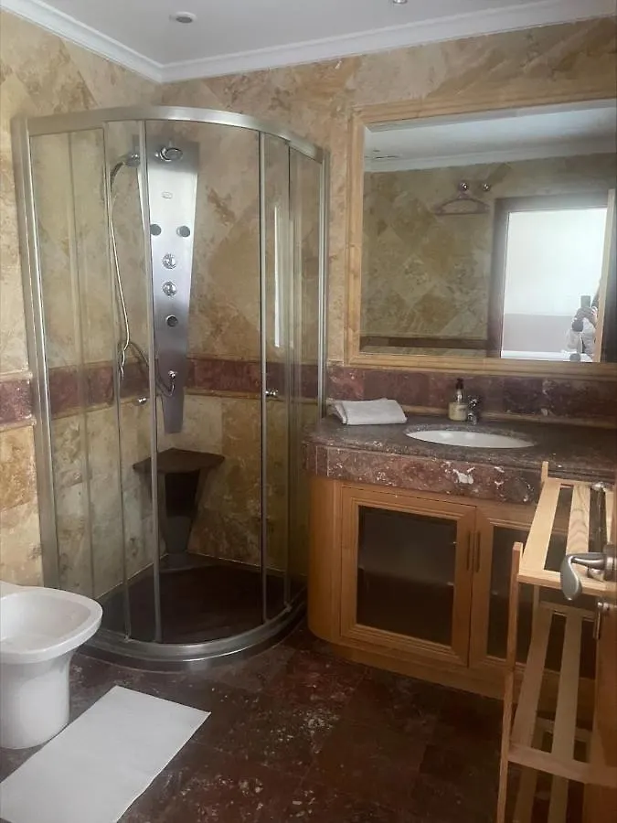 Embrujo De Banus - Spacious 2 Bedroom Apartment Steps Away From Beach Marbella